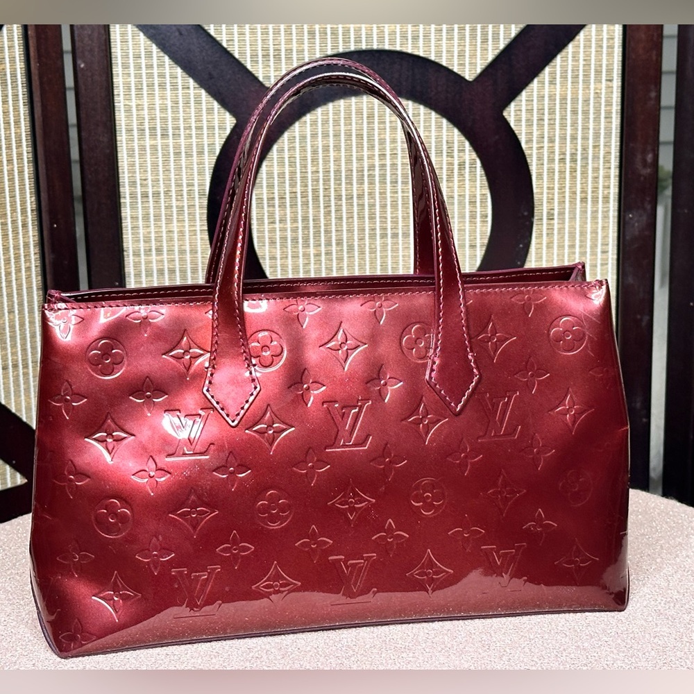 AUTHENTIC Louis Vuitton Wiltshire PM Bordeaux vernis. Burgundy color in color